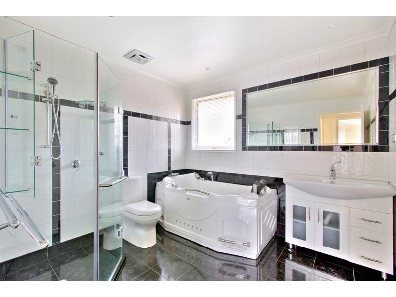 6 Harvey Place, Endeavour Hills VIC 3802