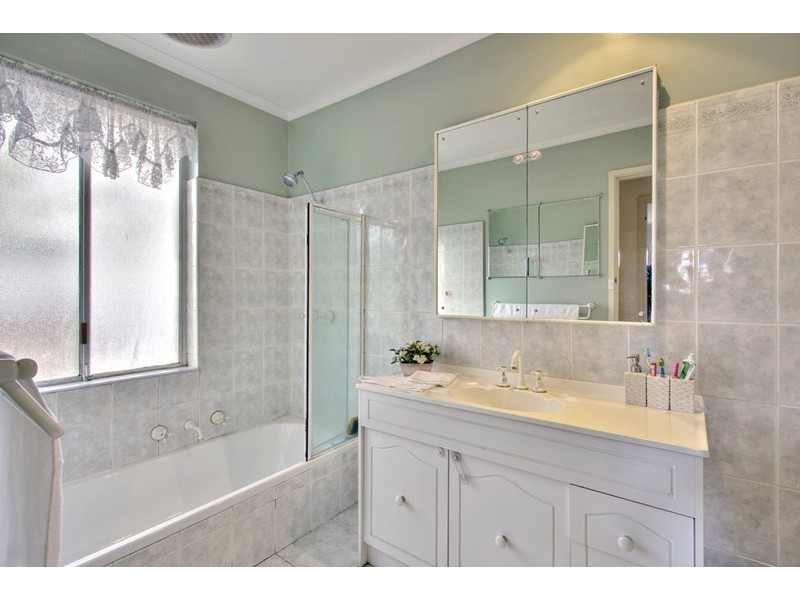 12 Rearden Close, Endeavour Hills VIC 3802