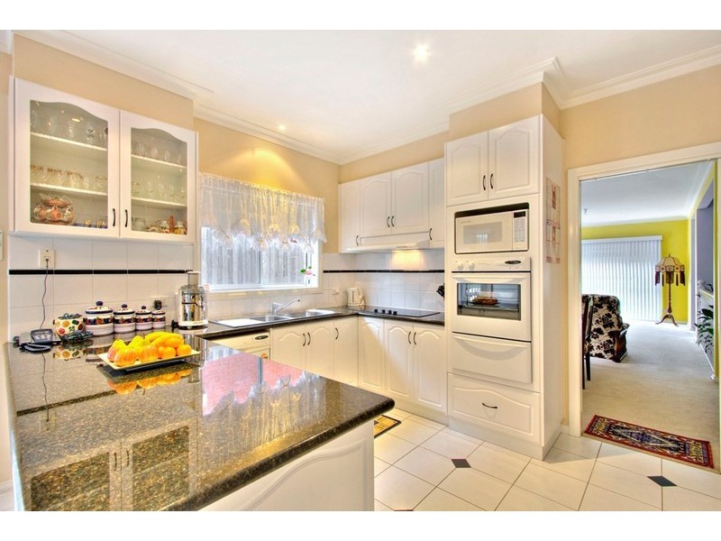 5 Erica Close, Endeavour Hills VIC 3802