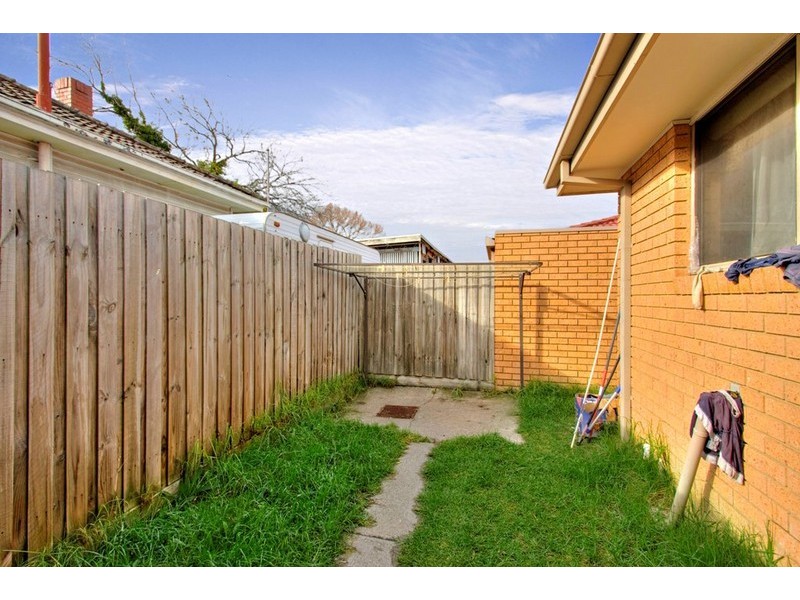 1/52 Cleeland Street, Dandenong VIC 3175