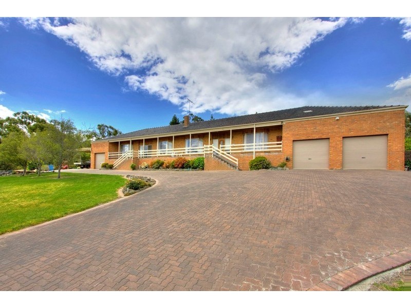 13 Gymkhana Court, Endeavour Hills VIC 3802