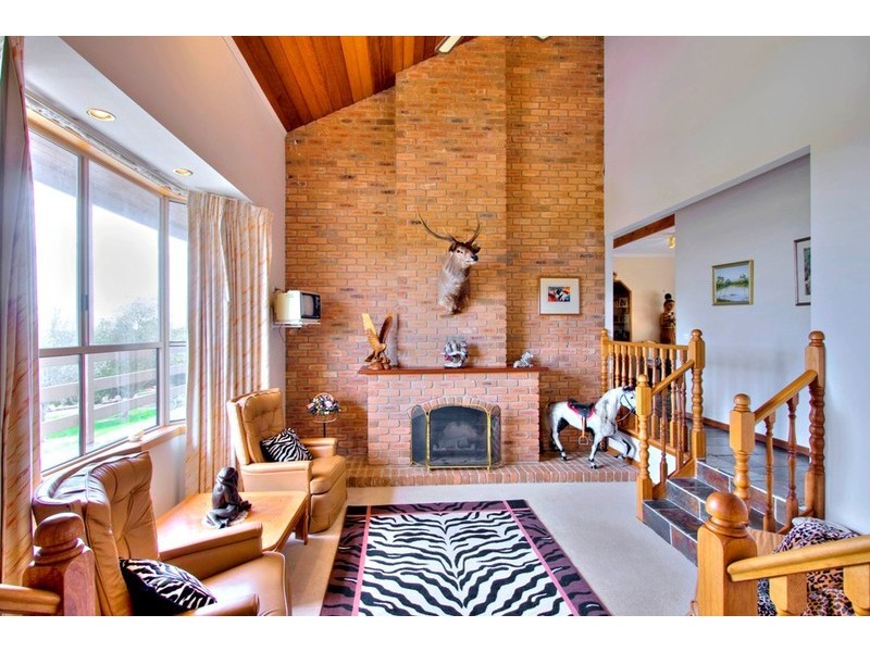 13 Gymkhana Court, Endeavour Hills VIC 3802