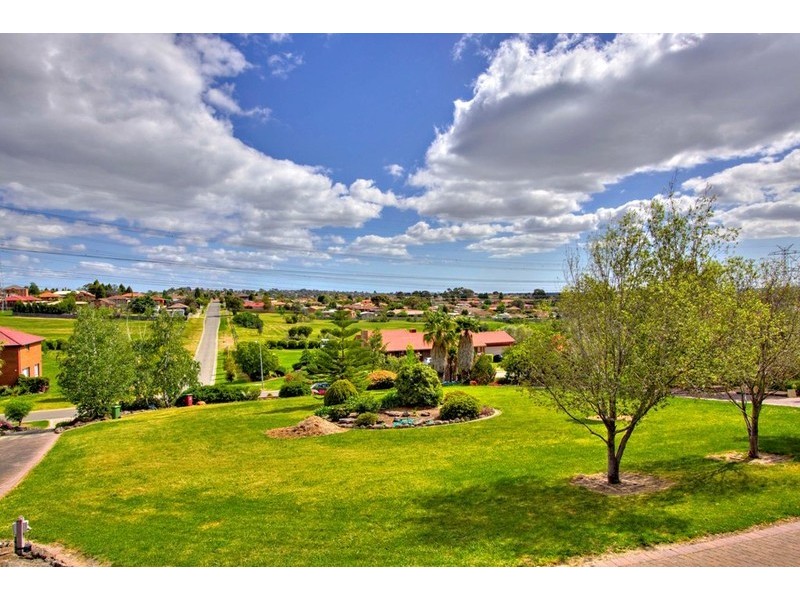 13 Gymkhana Court, Endeavour Hills VIC 3802