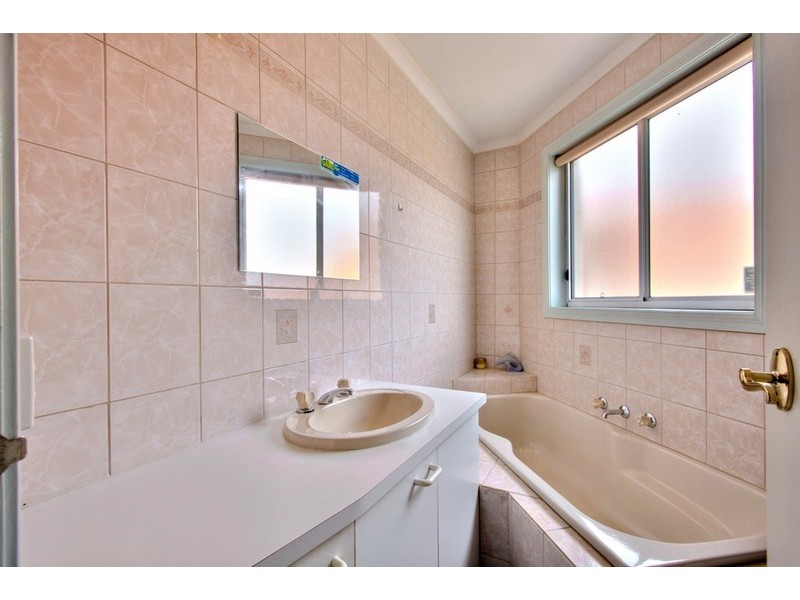 Unit 1/5 Jindabyne Avenue, Dandenong North VIC 3175