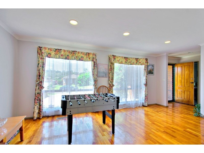 2 Redleap Court, Endeavour Hills VIC 3802