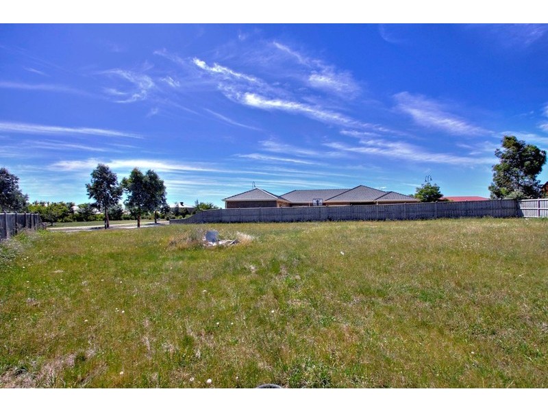 40 St Ives Drive, Narre Warren South VIC 3805