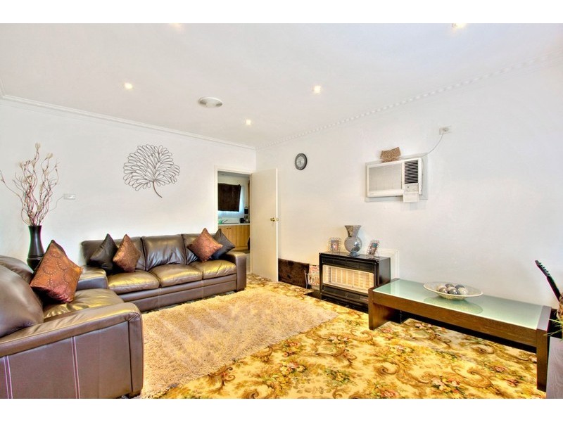 2 Sunset Grove, Dandenong VIC 3175