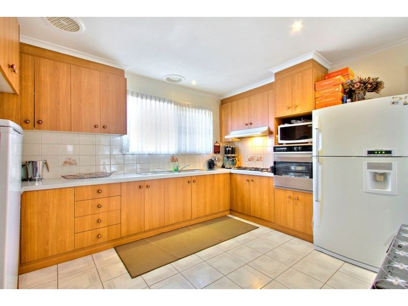 2 Sunset Grove, Dandenong VIC 3175