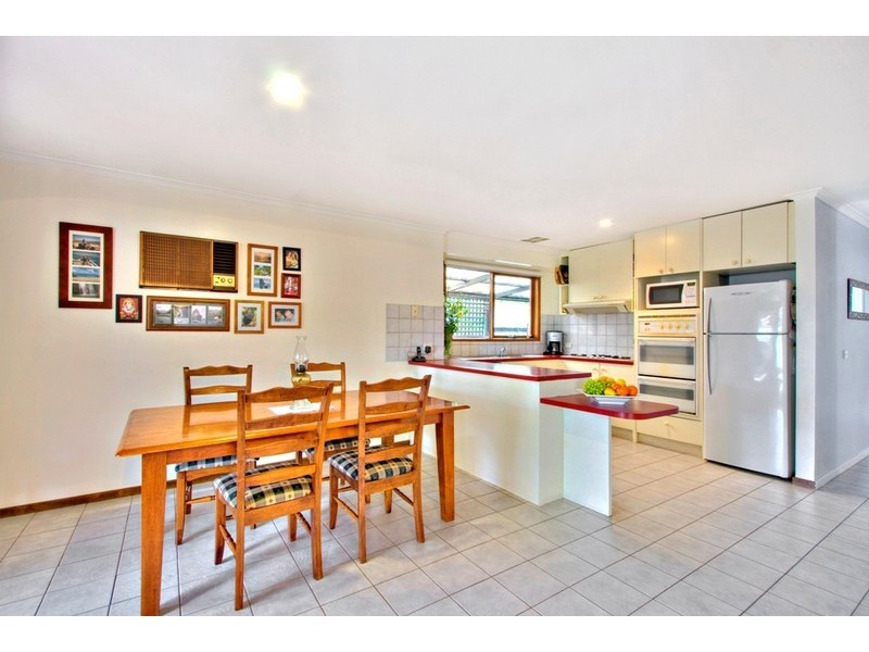 2 Darvel Court, Endeavour Hills VIC 3802