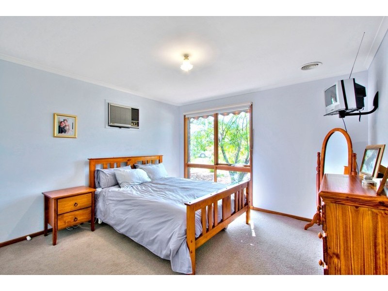 2 Darvel Court, Endeavour Hills VIC 3802