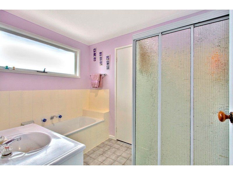 2 Darvel Court, Endeavour Hills VIC 3802