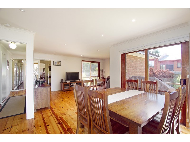 33 Peebles Street, Endeavour Hills VIC 3802