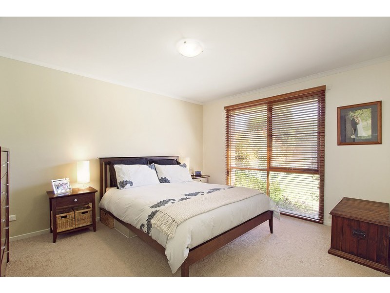 33 Peebles Street, Endeavour Hills VIC 3802