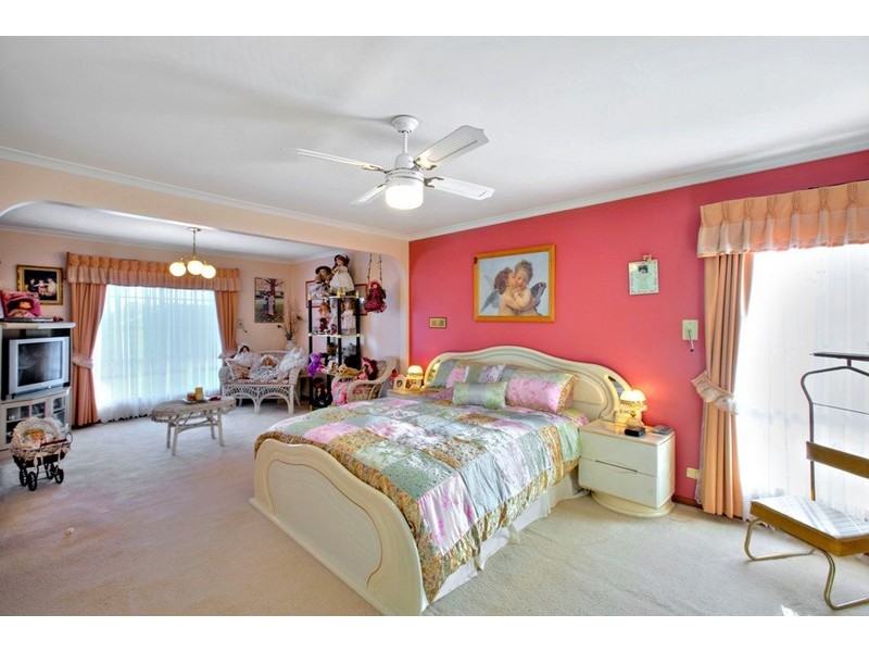 2 Huckson Rise, Dandenong North VIC 3175