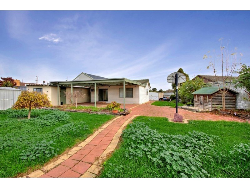 8 Prunus Grove, Doveton VIC 3177