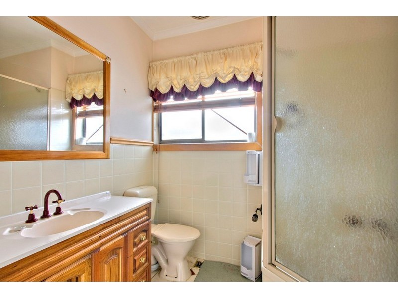 8 Prunus Grove, Doveton VIC 3177