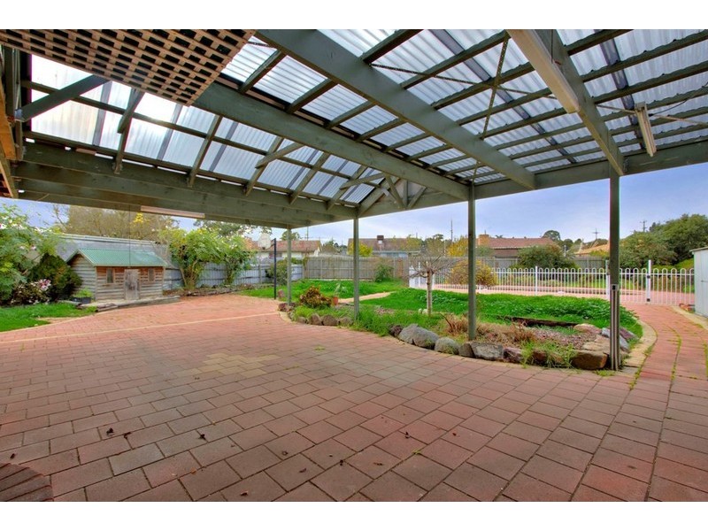 8 Prunus Grove, Doveton VIC 3177