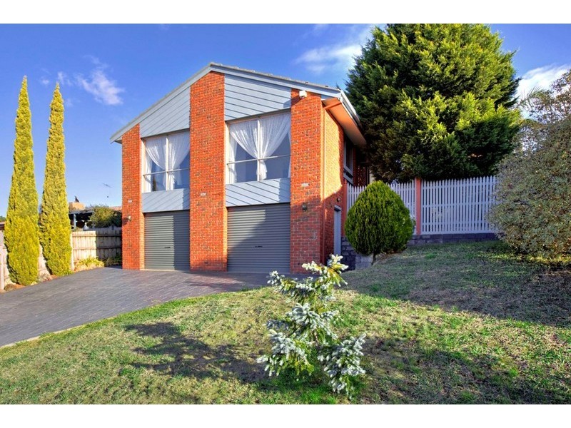 1 Lawrence Drive, Berwick VIC 3806