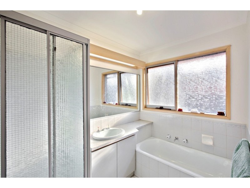 1 Lawrence Drive, Berwick VIC 3806