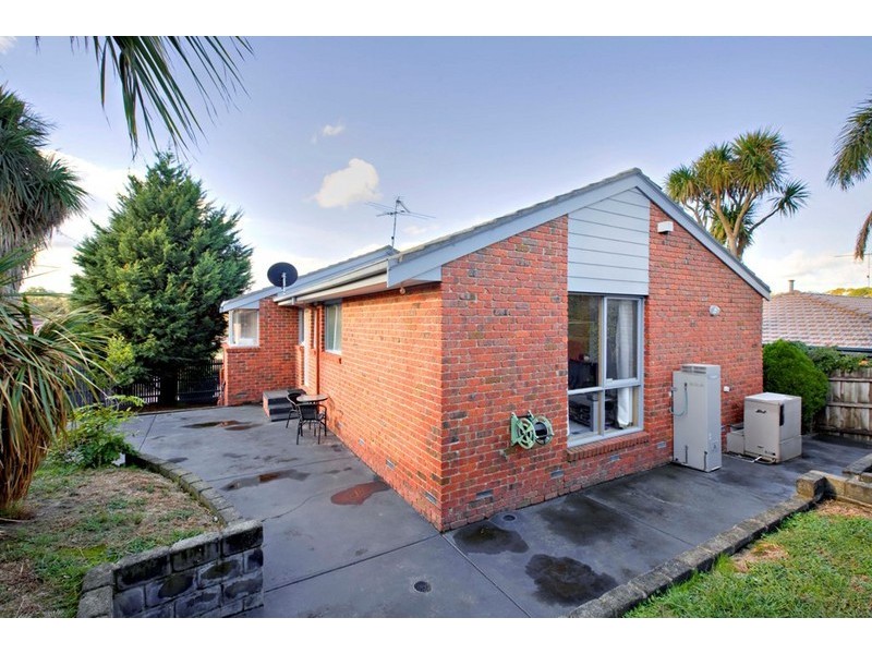 1 Lawrence Drive, Berwick VIC 3806