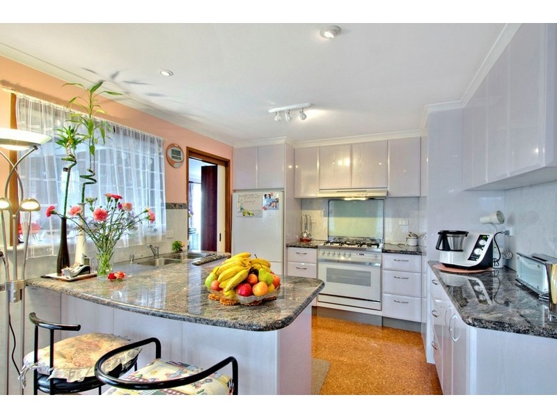 15 Peckover Court, Endeavour Hills VIC 3802