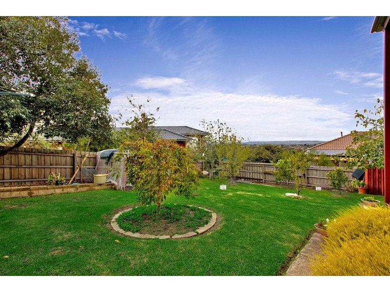 15 Peckover Court, Endeavour Hills VIC 3802