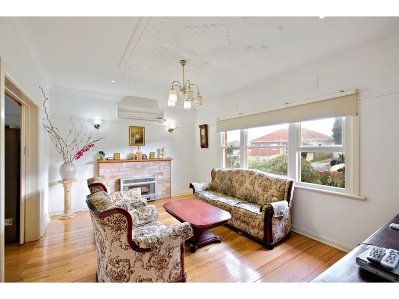 42 Wilma Avenue, Dandenong VIC 3175