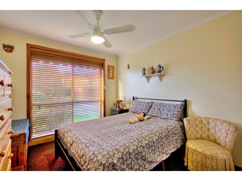 2/7 Jonathon Court, Eumemmerring VIC 3177