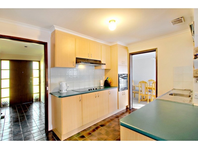 3 Howson Close, Endeavour Hills VIC 3802