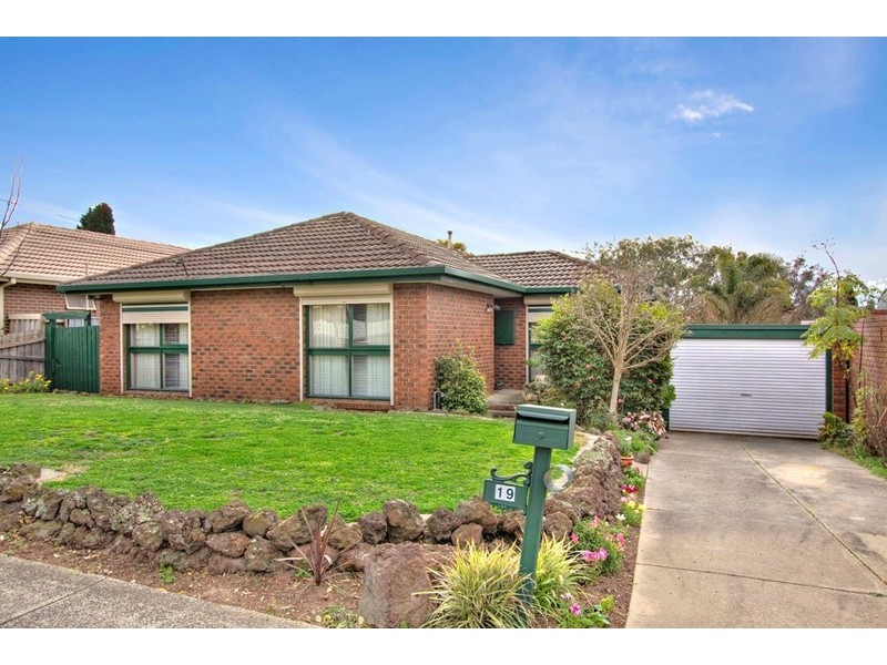 19 Howe Avenue, Dandenong North VIC 3175