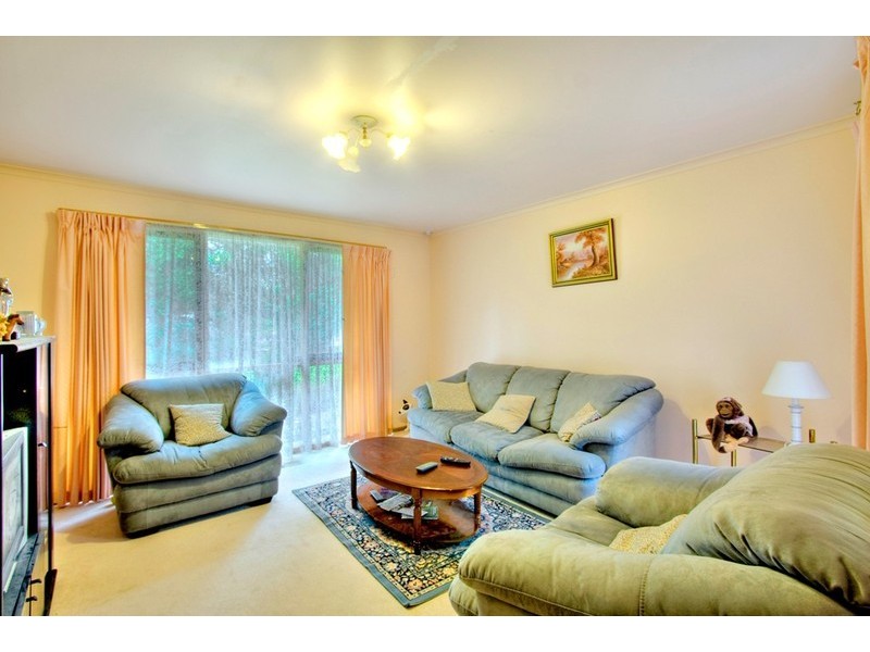 122 Gleneagles Drive, Endeavour Hills VIC 3802