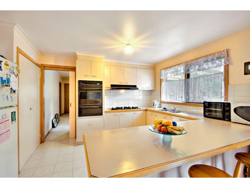 122 Gleneagles Drive, Endeavour Hills VIC 3802