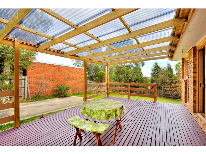 122 Gleneagles Drive, Endeavour Hills VIC 3802