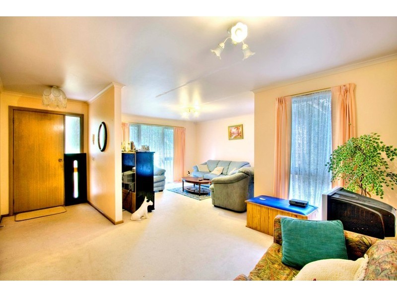 122 Gleneagles Drive, Endeavour Hills VIC 3802