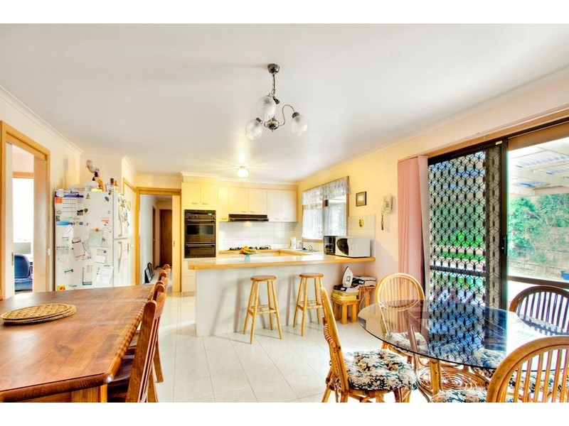 122 Gleneagles Drive, Endeavour Hills VIC 3802