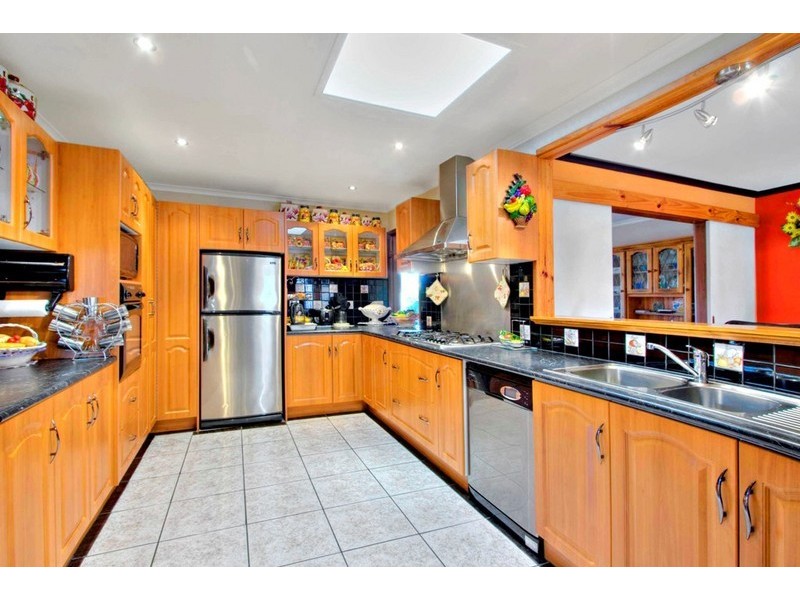 78 Essex Park Drive, Endeavour Hills VIC 3802