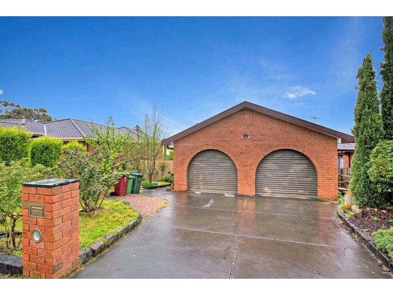 15 Georgette Crescent, Endeavour Hills VIC 3802