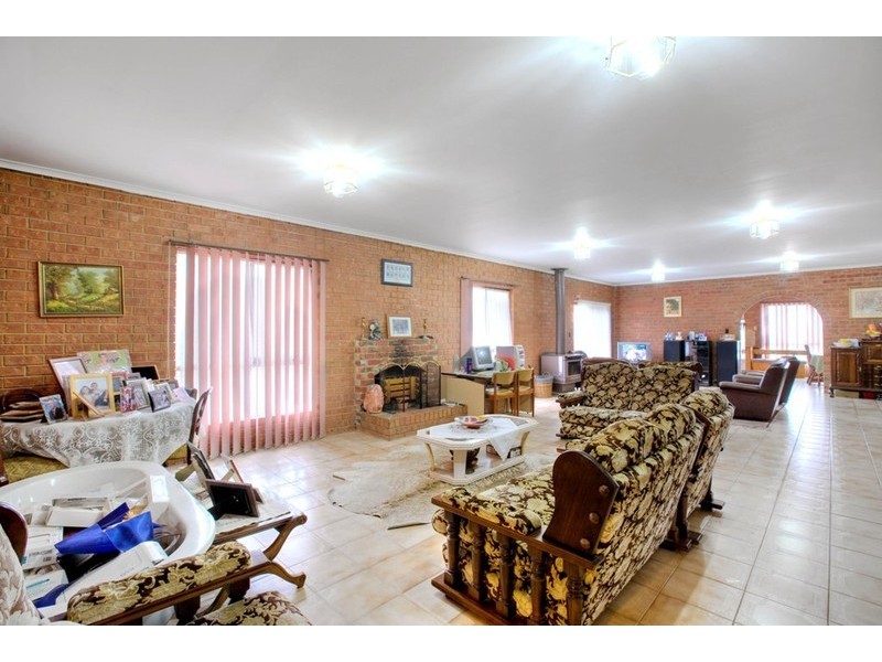 15 Georgette Crescent, Endeavour Hills VIC 3802
