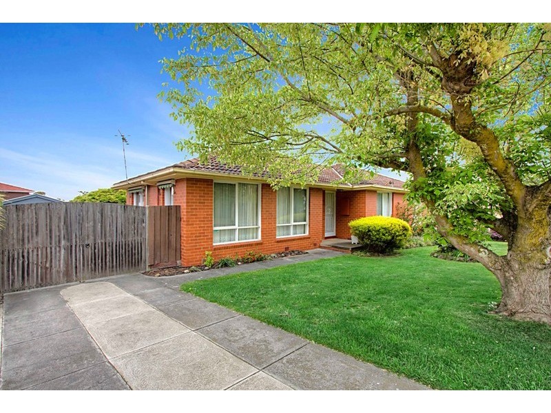 8 Essex Park Drive, Endeavour Hills VIC 3802