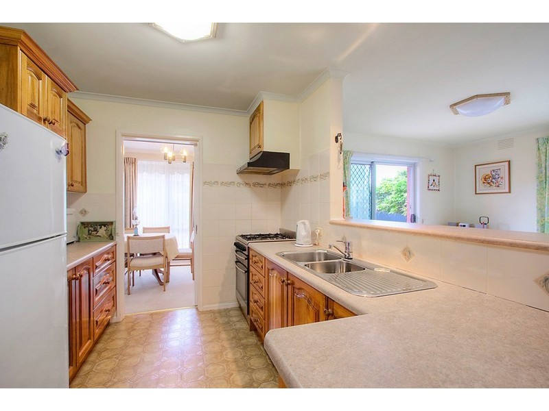 8 Essex Park Drive, Endeavour Hills VIC 3802