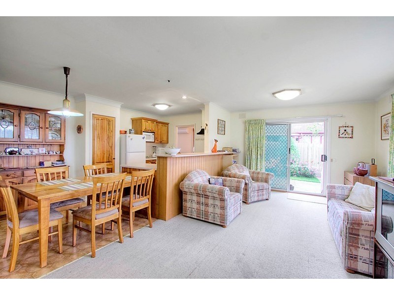 8 Essex Park Drive, Endeavour Hills VIC 3802