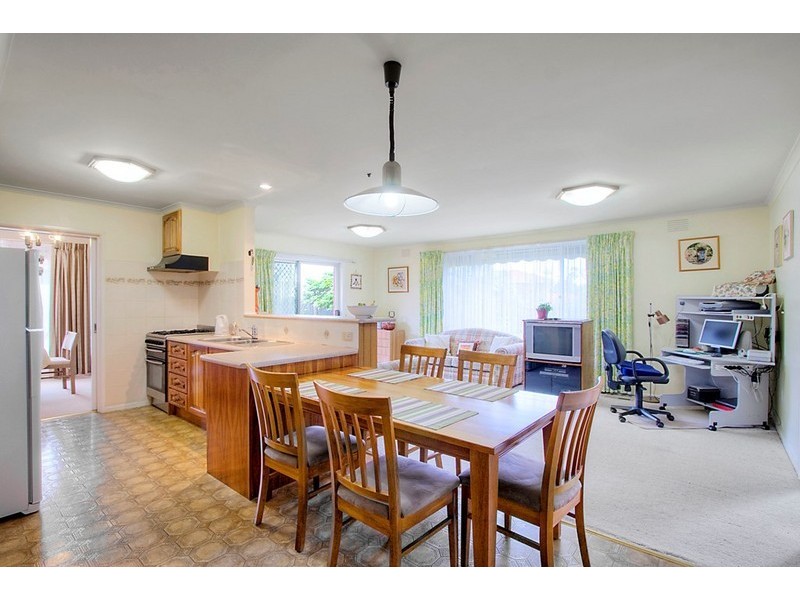 8 Essex Park Drive, Endeavour Hills VIC 3802