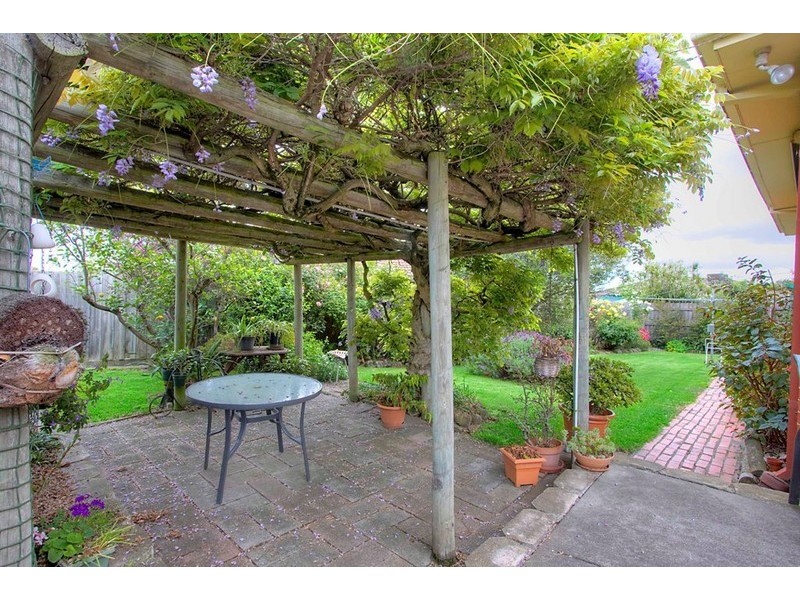 8 Essex Park Drive, Endeavour Hills VIC 3802