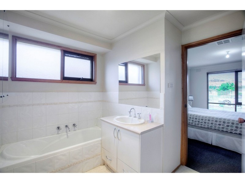 58 Girvan Circuit, Endeavour Hills VIC 3802