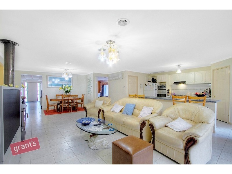 10 Tolmie Rise, Hallam VIC 3803