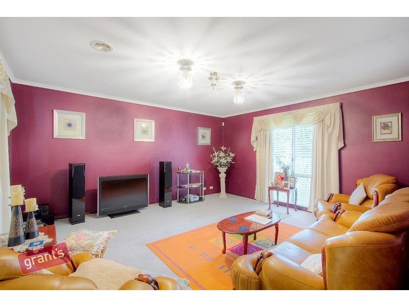 10 Tolmie Rise, Hallam VIC 3803