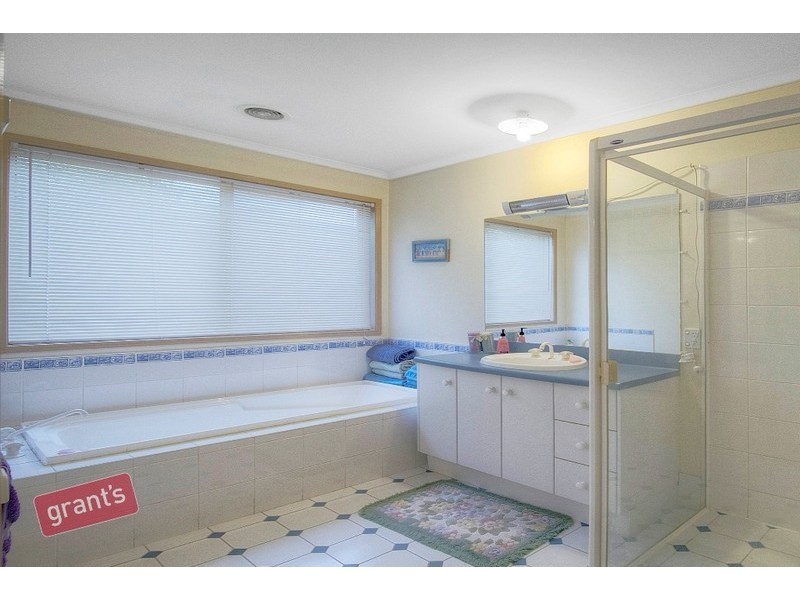 10 Tolmie Rise, Hallam VIC 3803