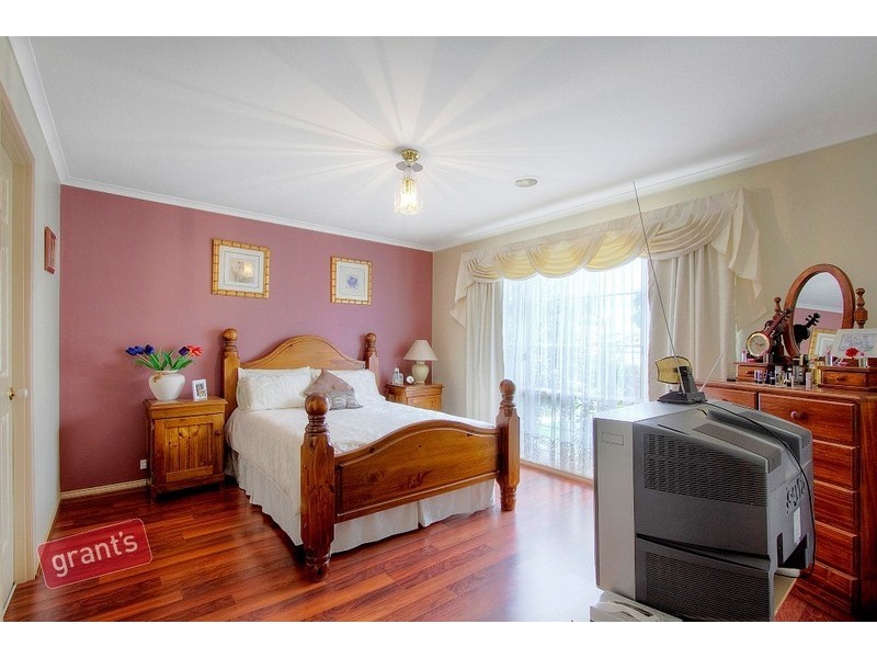 10 Tolmie Rise, Hallam VIC 3803