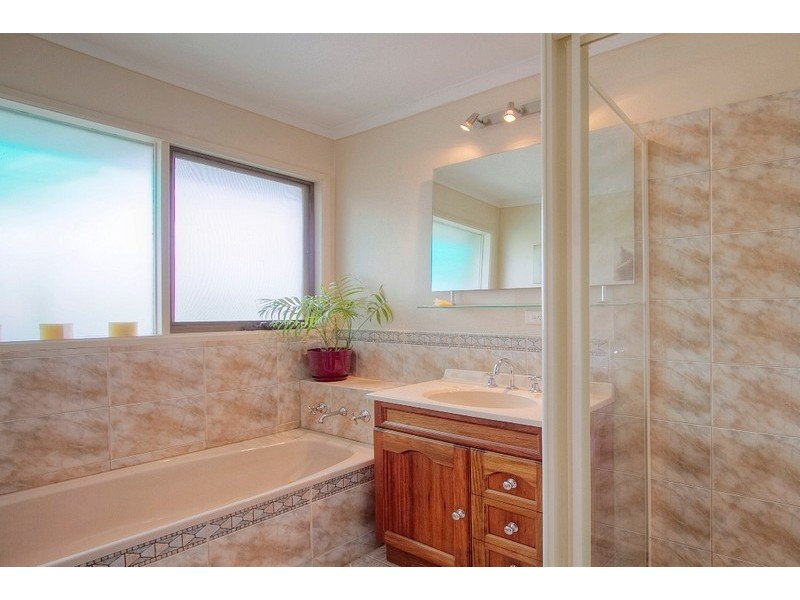 2 Pycnantha Court, Endeavour Hills VIC 3802