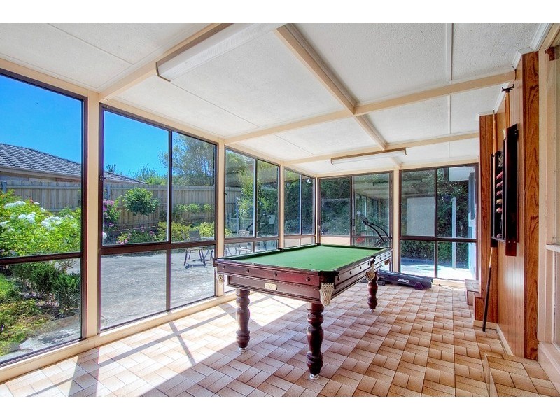 6 Hughes Close, Endeavour Hills VIC 3802